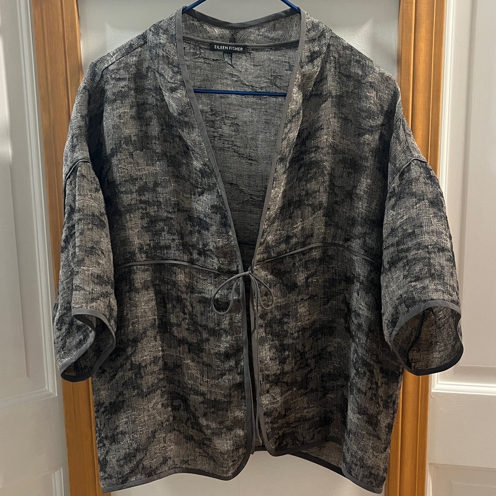 Eileen Fisher light elegant Textured Gray Over Jacket. With ribbon tie